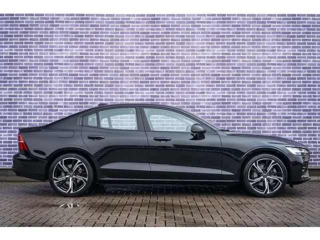 Volvo S60 B4 Ultimate Dark 2023 Benzine 13