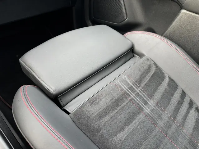 Ford Kuga 2.5 PHEV ST-Line X 2024 Hybride Benzine 12