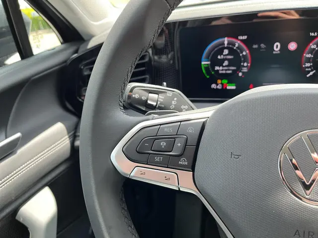 Volkswagen Tiguan 1.5 eHybrid Life Edition 2025 Benzine 23
