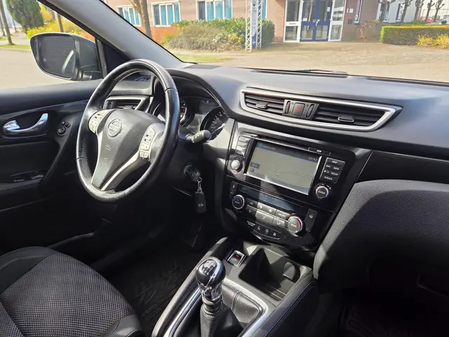 Nissan QASHQAI 1.2 Connect Edition 2015 Benzine 18
