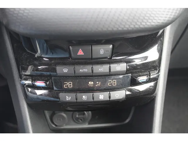 Peugeot 2008 1.2 PureTech Active//AUTOMAAT!! 2018 Benzine 9