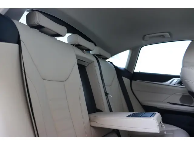 BMW i4 eDrive40 High Executive 84 kWh 2022 Elektrisch 12