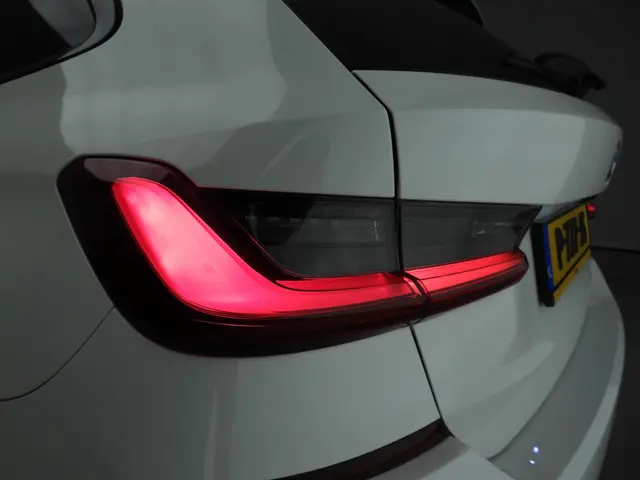 BMW 3 Serie Touring 318i 2022 Benzine 38