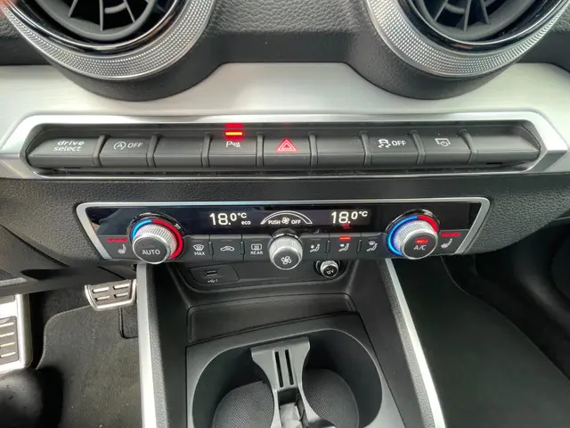 Audi Q2 35 TFSI S edition | full options 2021 Benzine 19