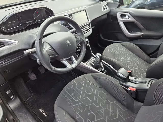 Peugeot 2008 1.2 PureTech Style/PANO/NAVI 2015 Benzine 11