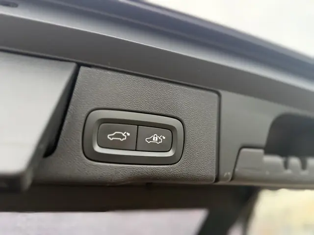 Volvo XC60 2.0 T6 AWD R-Design 2018 Benzine 30