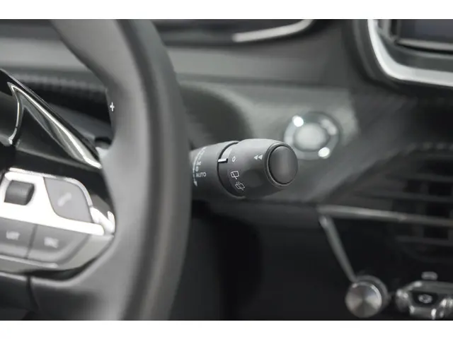 Peugeot 2008 1.2 Hybrid 145 Allure 2025 Hybride Benzine 38