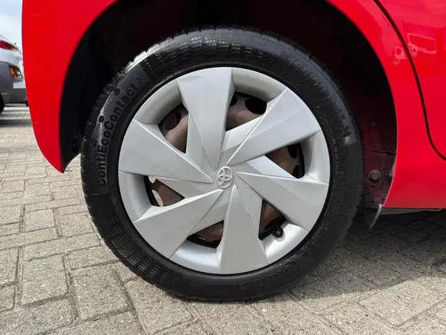Toyota Aygo 1.0 VVT-i x-wave 2016 Benzine 32