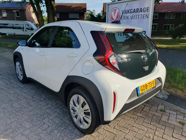 Toyota Aygo X 1.0 VVT-i MT play 2024 Benzine 4