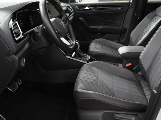 Volkswagen T-Roc 1.5 TSI R-Line+ 2025 Benzine 9