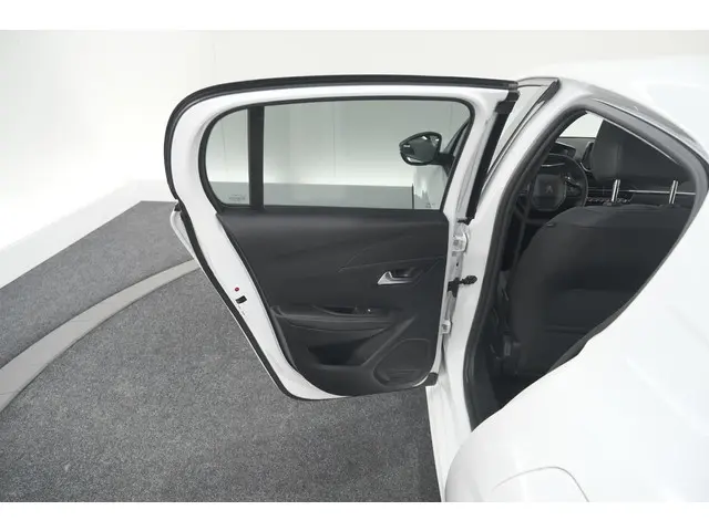 Peugeot 208 PureTech 100 Allure Pack 2023 Benzine 62