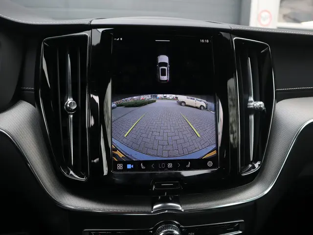 Volvo XC60 2.0 B4 R-Design 2022 Benzine 7