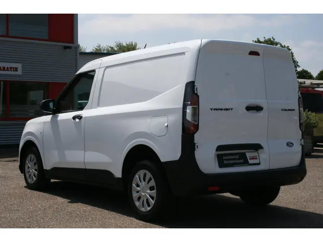Ford Transit Courier 3