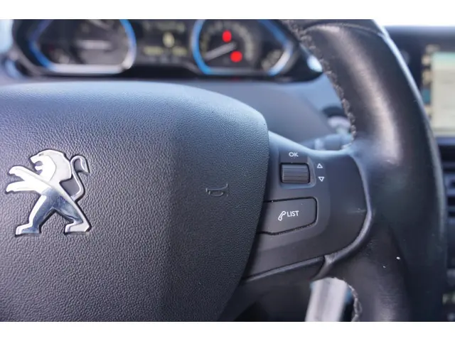 Peugeot 2008 1.2 PureTech Allure 2017 Benzine 11