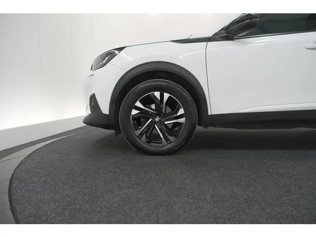 Peugeot 2008 PureTech 130 EAT8 Allure 2022 Benzine 15