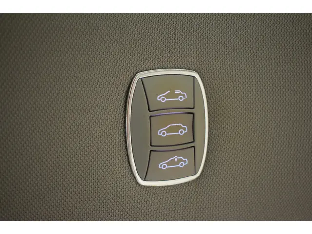 Jaguar E-PACE 2.0 P200 AWD R-Dynamic S 2019 Benzine 26