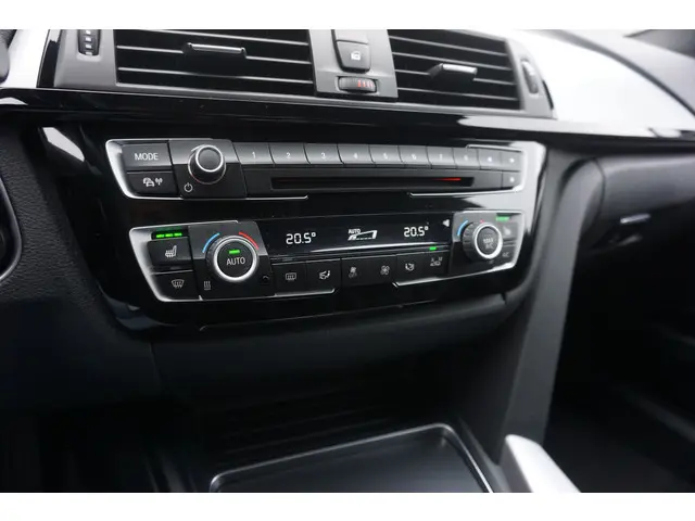 BMW 3 Serie 320i High Exec 2017 Benzine 30