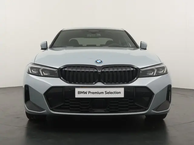 BMW 3 Serie 330e Sedan 2025 Hybride Benzine 6