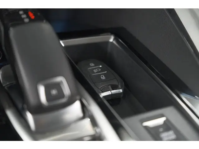 Peugeot 5008 PureTech 130 EAT8 Active 2021 Benzine 16
