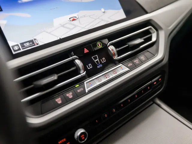 BMW 3 Serie 318i Executive Sportline 2020 Benzine 9