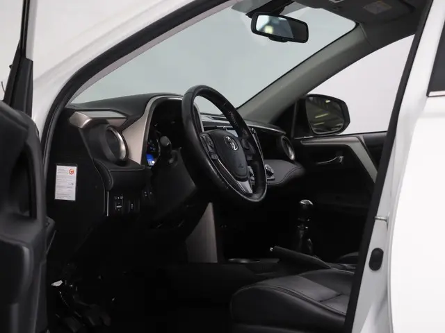 Toyota RAV4 2.0 Executive Business 4WD 2013 Benzine 10