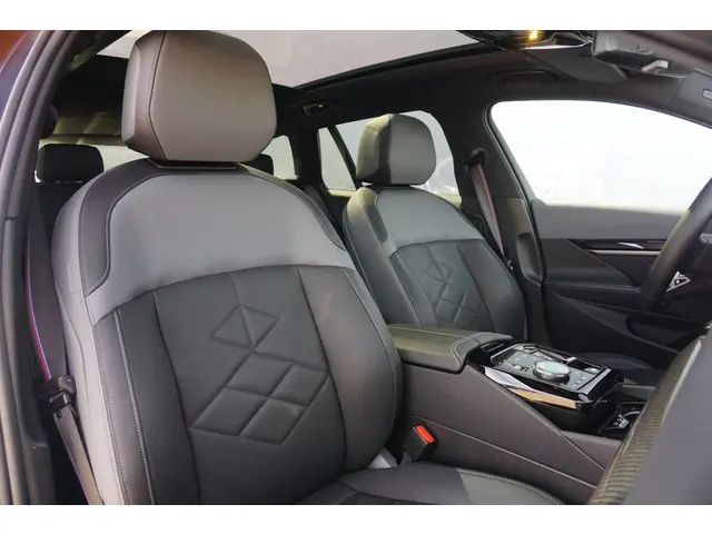 BMW i5 M60 2024 Elektrisch 8