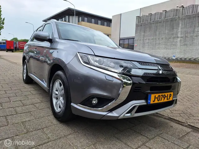 Mitsubishi Outlander 2.4 PHEV PURE 2020 Hybride Benzine 4