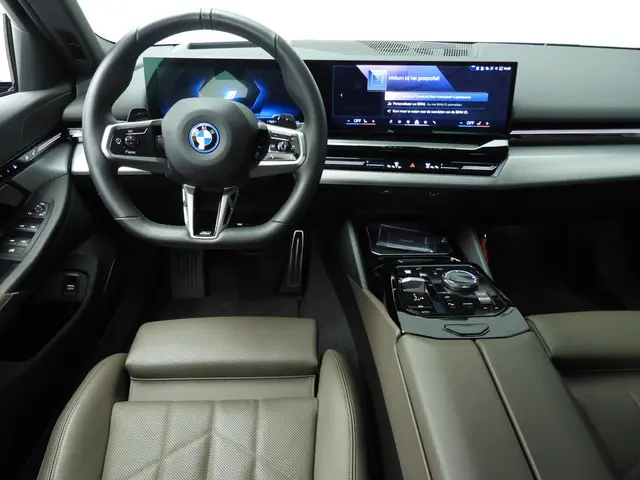 BMW 5 Serie Touring 530e 2024 Hybride Benzine 10