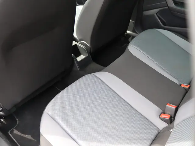 SEAT Arona 1.0 TSI Style Business Intense 2018 Benzine 26
