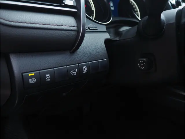 Toyota Camry 2.5 Hybrid Premium 2020 Hybride Benzine 20