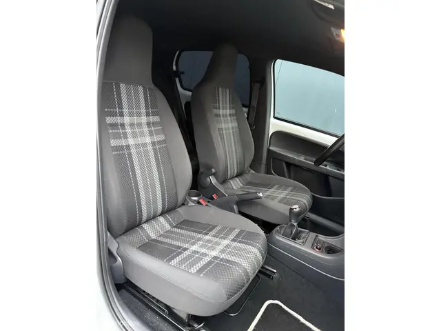 Volkswagen up! 1.0 high up! BlueMotion 2015 Benzine 2