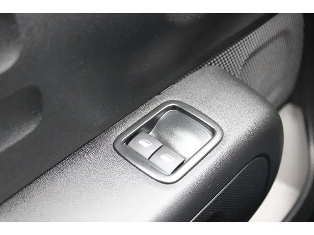 Citroën C3 1.2 PT 83PK PLUS 2024 Benzine 18