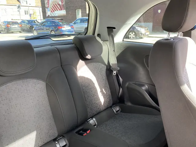 Opel ADAM 1.2 2016 Benzine 9