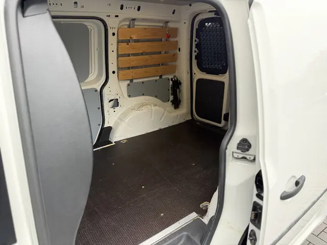 Volkswagen Caddy 2.0 TDI L1H1 BMT Trendline 2018 Diesel 10