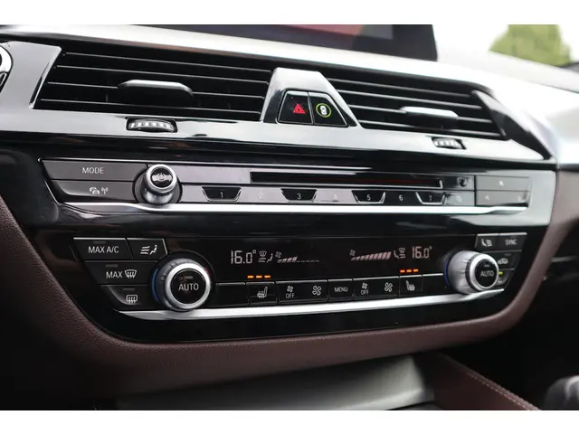 BMW 5 Serie Touring 530i High Executive 2018 Benzine 40