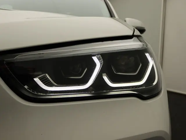 BMW X1 xDrive25e 2022 Hybride Benzine 6