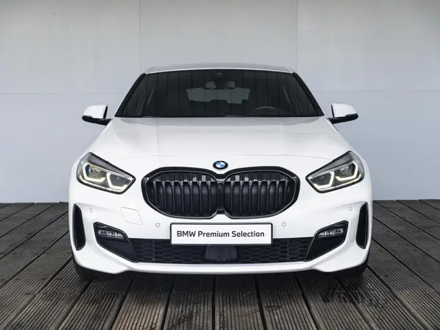 BMW 1 Serie 118i 2021 Benzine 3