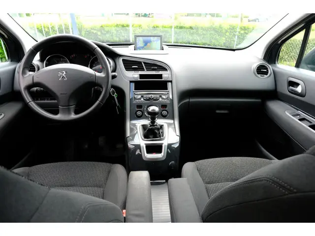 Peugeot 5008 1.6 HDi Blue Lease 2014 Diesel 11