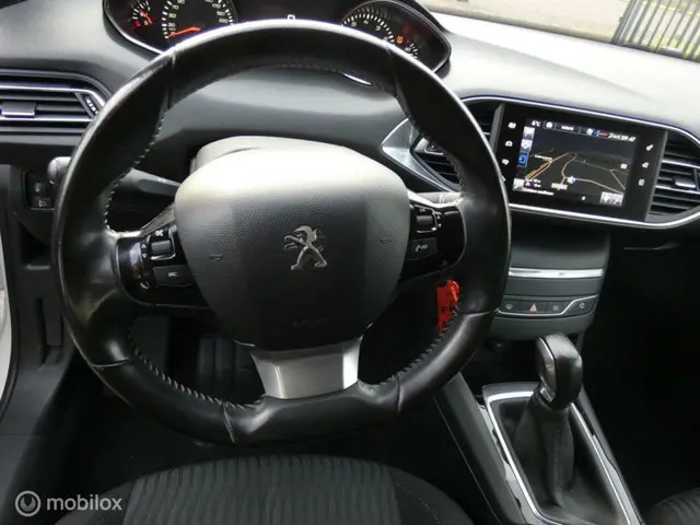 Peugeot 308 1.2 PURET.BLUE LEASE 2015 Benzine 11