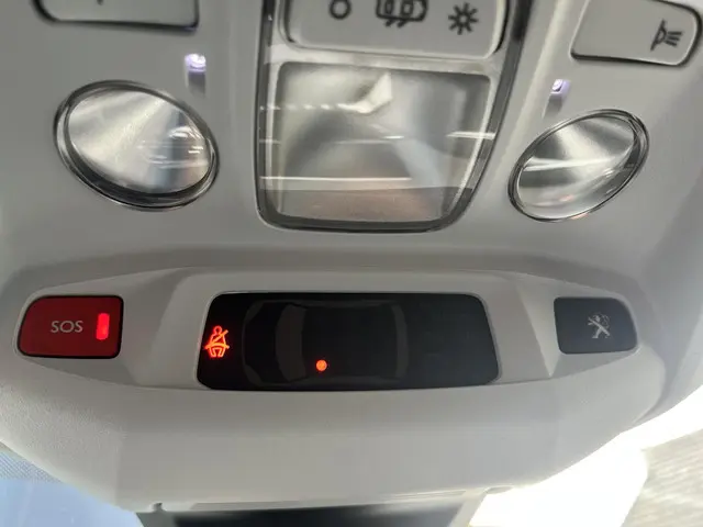 Peugeot 3008 1.2 Turbo 130 PK 2021 Benzine 26