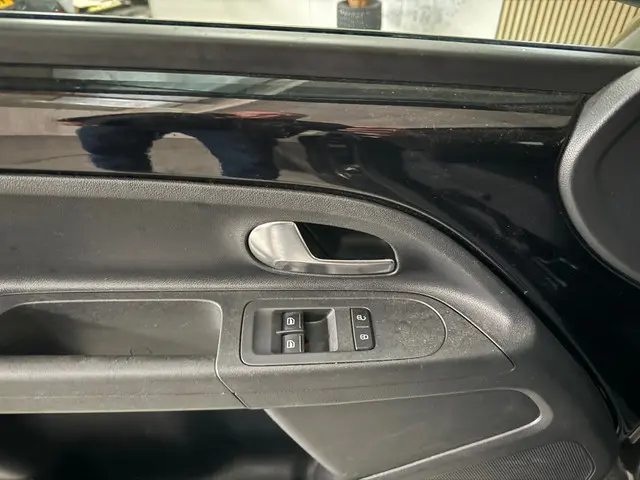 Volkswagen up! 1.0 BMT high up! Airco 2017 Benzine 16