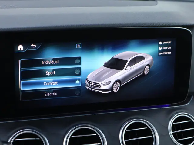 Mercedes-Benz E-Klasse 300 e 2020 Hybride Benzine 32