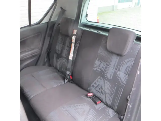 Opel Agila 1.0 Edition 2012 Benzine 6