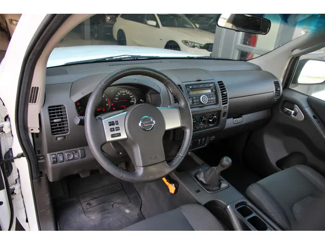 Nissan Navara 2.5 dCi XE King Cab 2012 Diesel 14