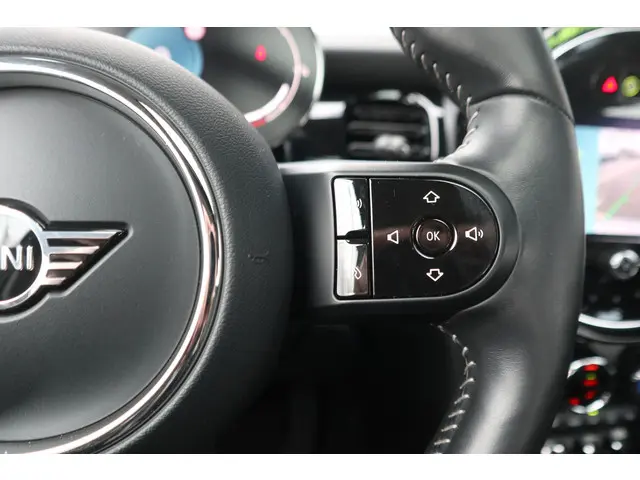 MINI 5-Deurs Cooper 2021 Benzine 17