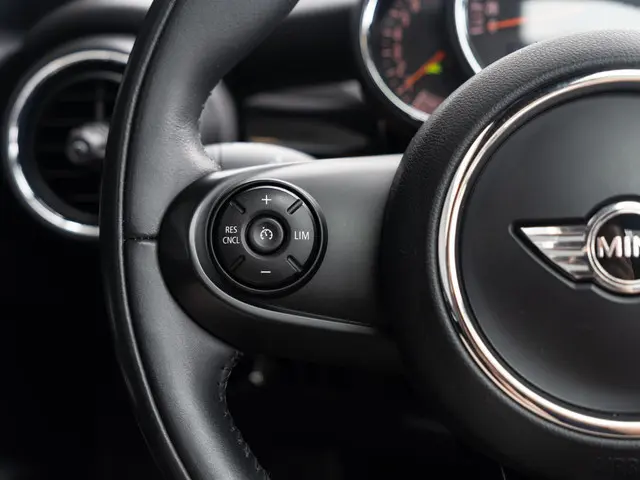 MINI 5-Deurs Cooper Aut. 2017 Benzine 24