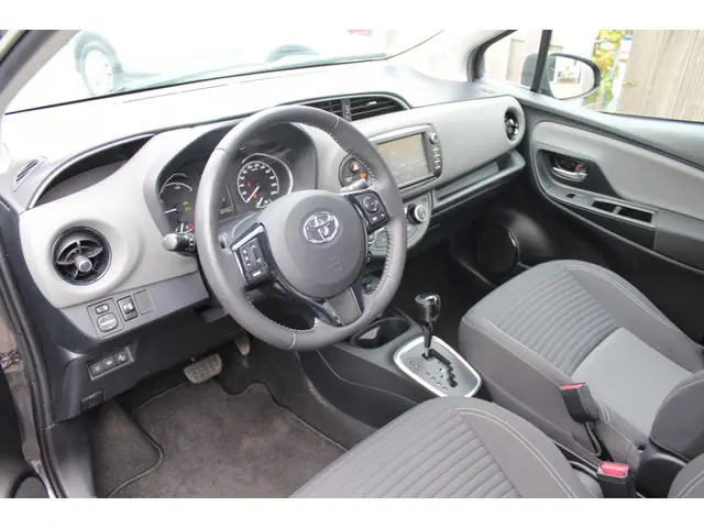 Toyota Yaris 1.5 Hybride Active 2020 Hybride Benzine 7