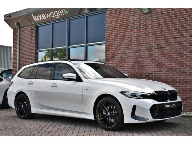 BMW 3 Serie Touring 330e M-Sport 2023 Hybride Benzine 5