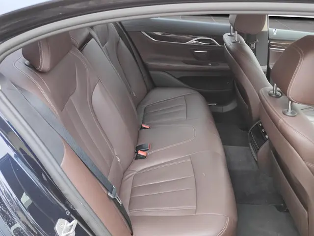 BMW 7 Serie 740i 2016 Benzine 18
