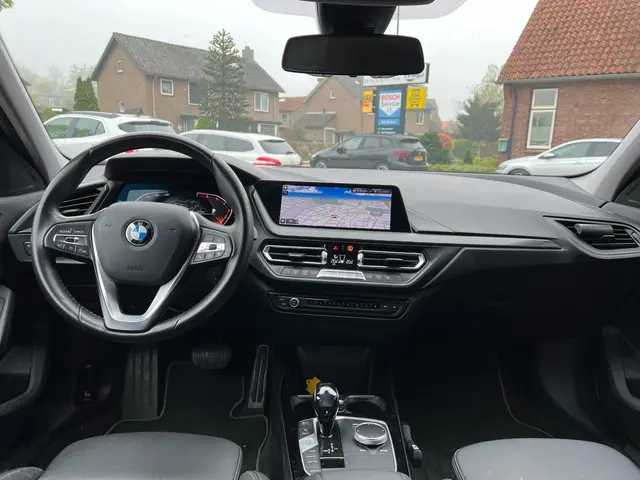 BMW 1 Serie 118i Executive Edition 2020 Benzine 10